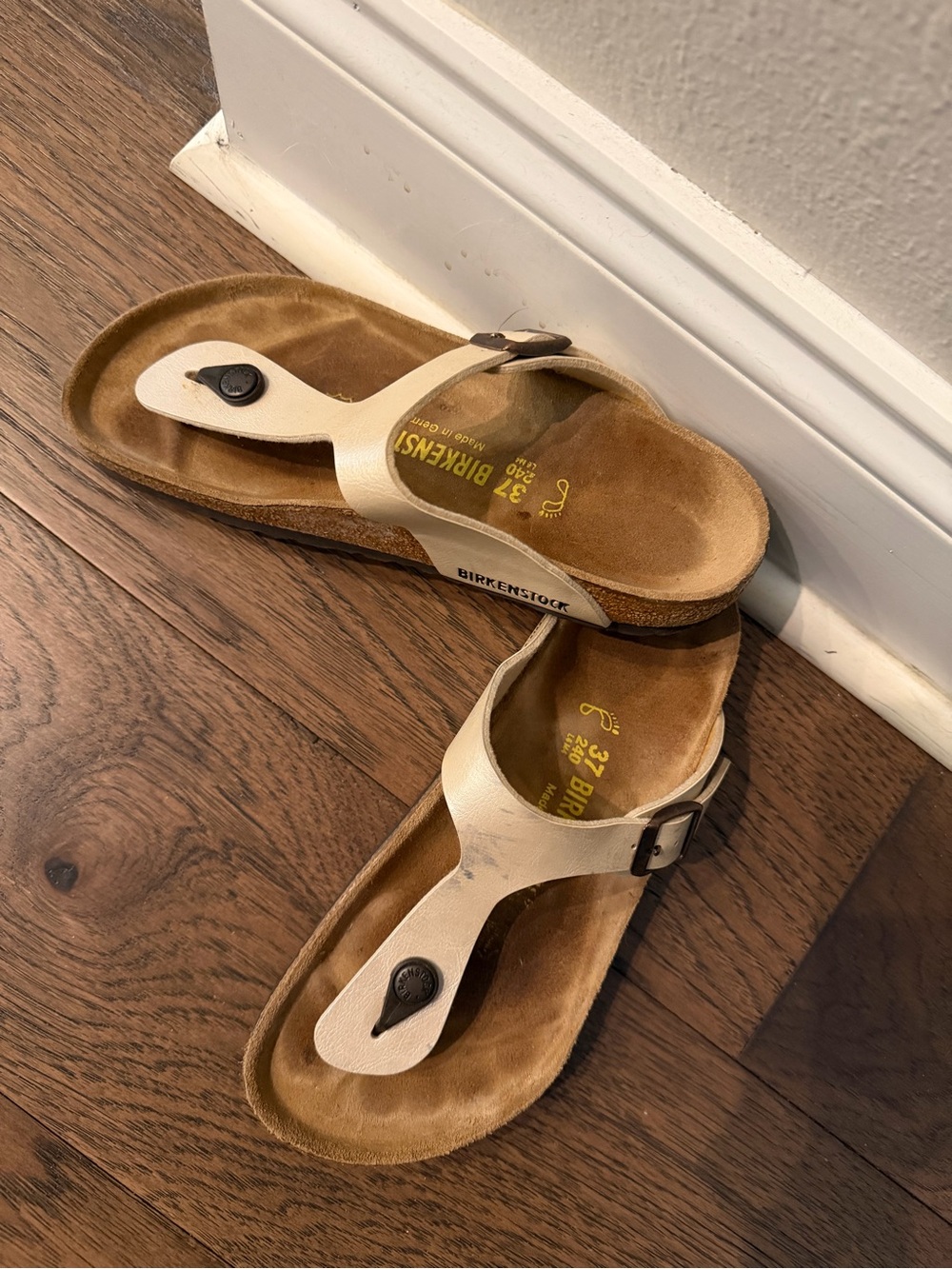 Birkenstock Women’s Thong Sandals in Cream/Tan